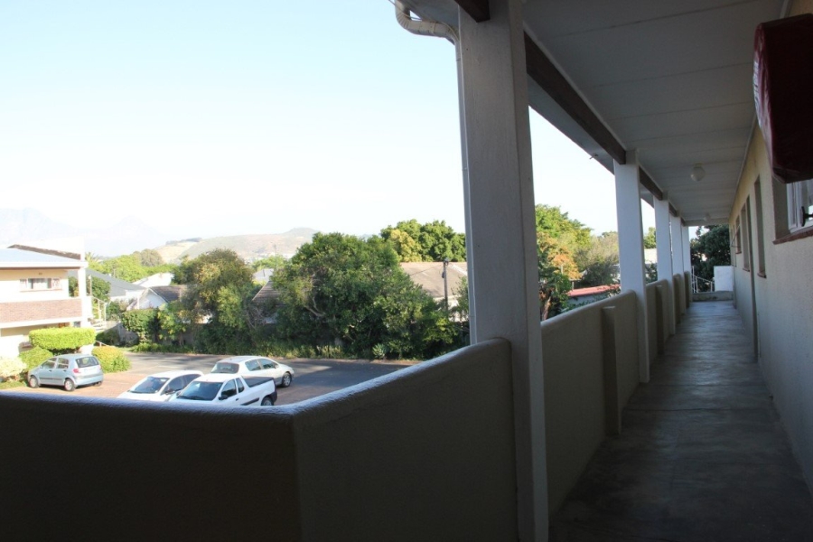 To Let 2 Bedroom Property for Rent in Martinville Western Cape